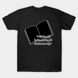 Witches and books: a love spell that never ends. T-Shirt